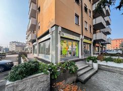 Negozio/Locale commerciale in Commerciale