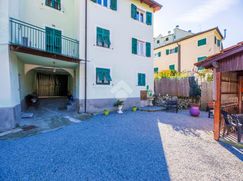 Casa Bi/Trifamiliare in Residenziale