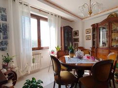 Casa Bi/Trifamiliare in Residenziale