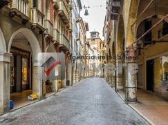 Negozio/Locale commerciale in Commerciale