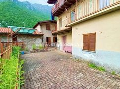 Casa Bi/Trifamiliare in Residenziale