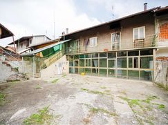 Casa Bi/Trifamiliare in Residenziale