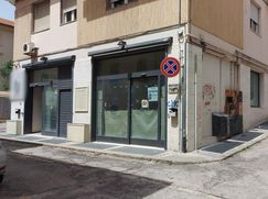 Attività/Licenza (con o senza mura) in Commerciale