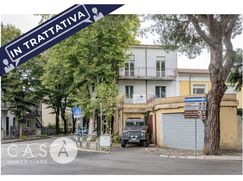 Casa Bi/Trifamiliare in Residenziale