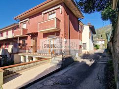Casa Bi/Trifamiliare in Residenziale