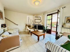 Casa Bi/Trifamiliare in Residenziale