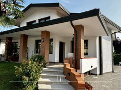 Casa Bi/Trifamiliare in Residenziale
