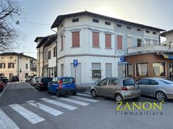 Casa Bi/Trifamiliare in Residenziale