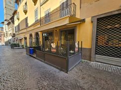 Attività/Licenza (con o senza mura) in Commerciale
