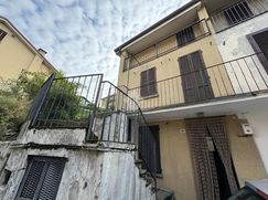 Casa Bi/Trifamiliare in Residenziale