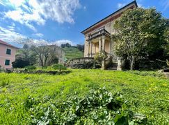 Casa Bi/Trifamiliare in Residenziale