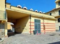 Negozio/Locale commerciale in Commerciale