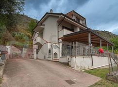 Casa Bi/Trifamiliare in Residenziale