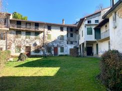 Casa Bi/Trifamiliare in Residenziale