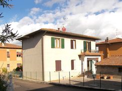 Casa Bi/Trifamiliare in Residenziale