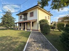 Casa Bi/Trifamiliare in Residenziale
