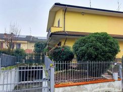 Casa Bi/Trifamiliare in Residenziale