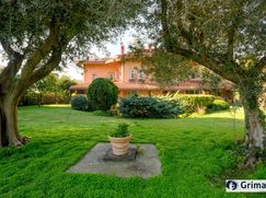 Casa Bi/Trifamiliare in Residenziale