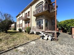 Casa Bi/Trifamiliare in Residenziale