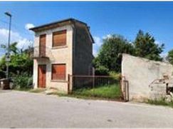 Casa Bi/Trifamiliare in Residenziale