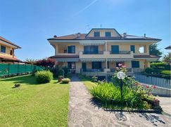 Casa Bi/Trifamiliare in Residenziale