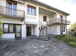 Casa Bi/Trifamiliare in Residenziale