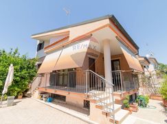 Casa Bi/Trifamiliare in Residenziale