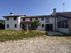 Casa Bi/Trifamiliare in Residenziale