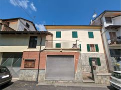 Casa Bi/Trifamiliare in Residenziale