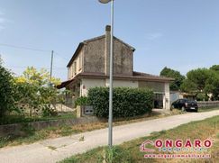 Casa Bi/Trifamiliare in Residenziale