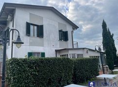 Casa Bi/Trifamiliare in Residenziale