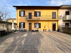 Casa Bi/Trifamiliare in Residenziale