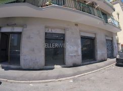 Negozio/Locale commerciale in Commerciale