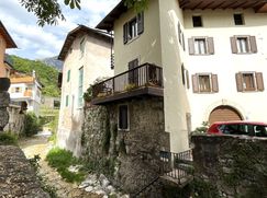 Casa Bi/Trifamiliare in Residenziale
