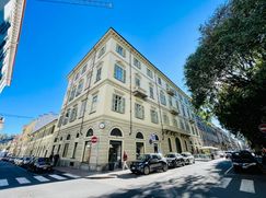Attività/Licenza (con o senza mura) in Commerciale