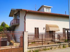 Casa Bi/Trifamiliare in Residenziale
