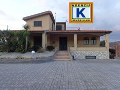Casa Bi/Trifamiliare in Residenziale