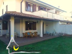Casa Bi/Trifamiliare in Residenziale