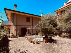 Casa Bi/Trifamiliare in Residenziale