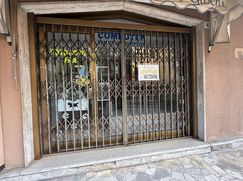 Negozio/Locale commerciale in Commerciale