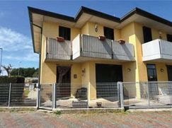 Casa Bi/Trifamiliare in Residenziale