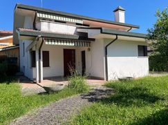 Casa Bi/Trifamiliare in Residenziale