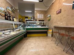 Attività/Licenza (con o senza mura) in Commerciale