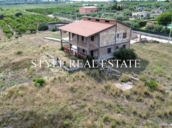 Casa Bi/Trifamiliare in Residenziale