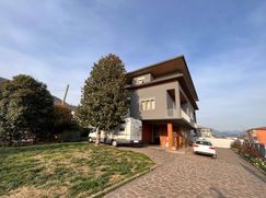 Casa Bi/Trifamiliare in Residenziale