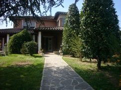 Casa Bi/Trifamiliare in Residenziale