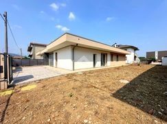 Casa Bi/Trifamiliare in Residenziale