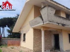 Casa Bi/Trifamiliare in Residenziale
