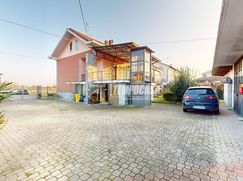 Casa Bi/Trifamiliare in Residenziale