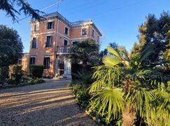 Casa Bi/Trifamiliare in Residenziale